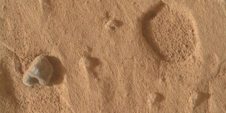 NASA Mars’ta gizemli delikler buldu