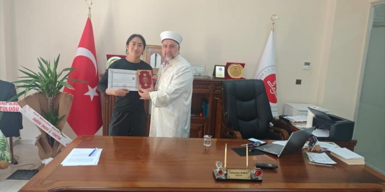 Mardin’e gezmeye gelen Güney Koreli turist Müslüman oldu