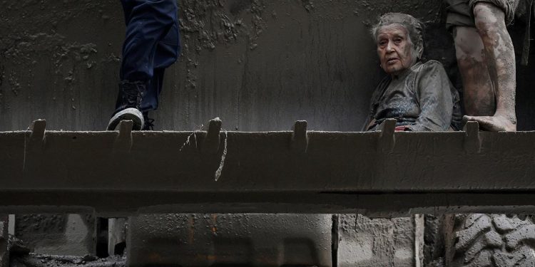 Nepal’deki sel felaketinde hayatını kaybedenlerin sayısı 1355’e çıktı