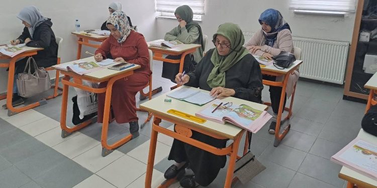 Okuryazarlık Seferberliği 471 bin kadını okuryazar yaptı