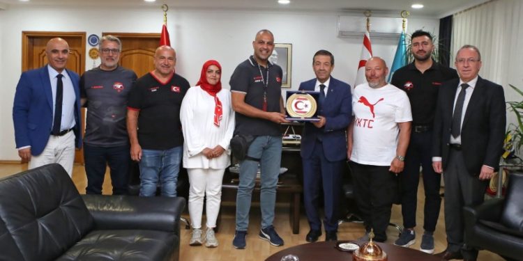 Dışişleri Bakanı Ertuğruloğlu, T-Bikers heyetini kabul etti