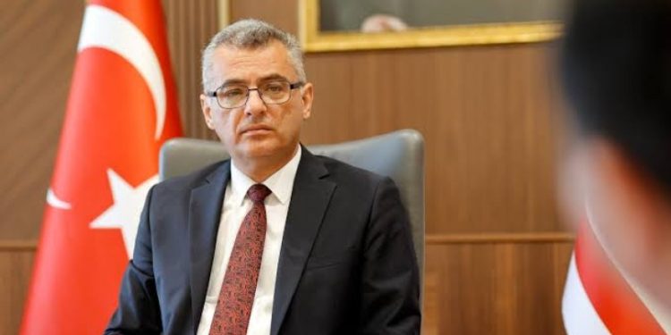 Erhürman, karma oyu kaldıran düzenlemeyi Meclis’e iade etti