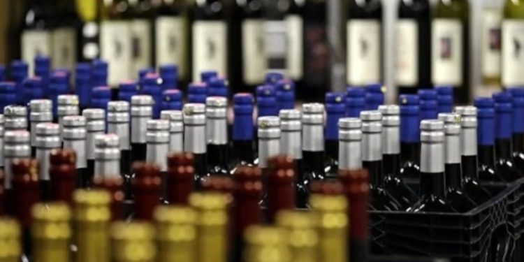 Marketten 16 şişe alkollü içki çalındı: 24 yaşındaki genç tutuklandı
