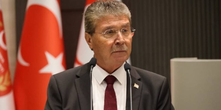 Üstel: Erhürman’ın, karma oy uygulamasını kaldıran yasayı Cumhuriyet Meclisine geri göndermesi ciddi bir tutarsızlıktır