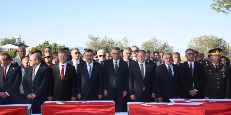 Kimlik tespiti tamamlanan 15 şehit Atlılar Şehitliği’nde defnedildi