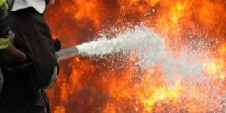 Girne’de iki ayrı yangın: Restoran mutfağı ve seyir halindeki araçta hasar oluştu