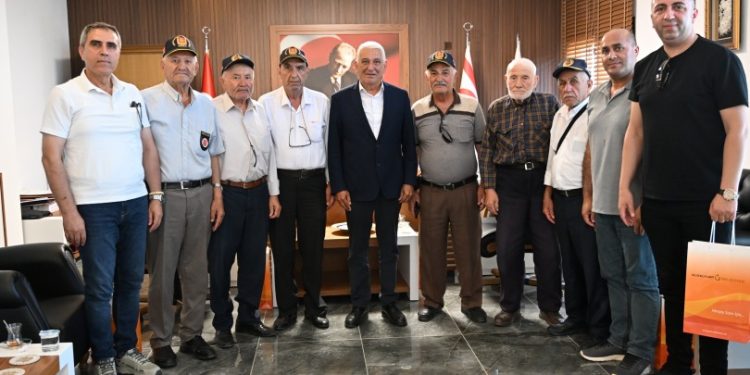 Güzelyurt Belediye Başkanı Mahmut Özçınar, Kıbrıs gazileri ile görüştü