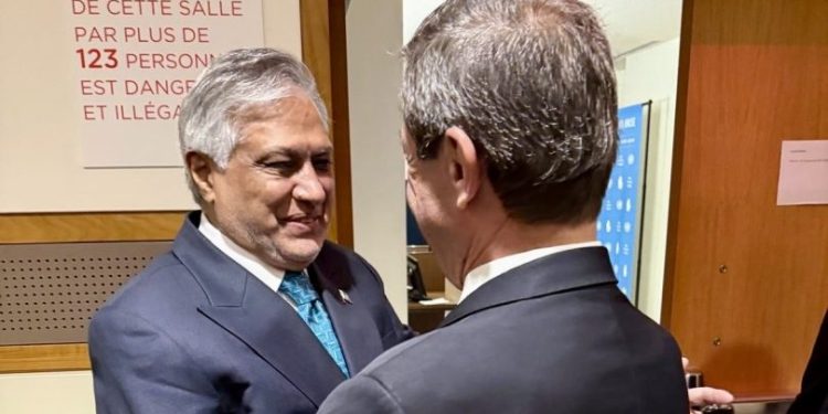 Ertuğruloğlu, Pakistan Dışişleri Bakanı Mohammad Ishaq Dar’la görüştü