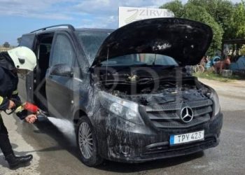 Çayırova’da seyir halindeki araçta yangın
