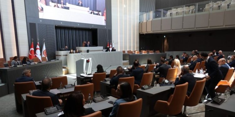 Meclis, ‘karma oy’ için bugün olağanüstü toplanacak