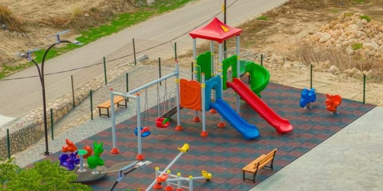 Sazlıköy’de yapılan park açıldı