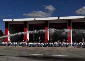 Yangın güvenliği için öğrencilere ve halka bilgilendirme yapıldı