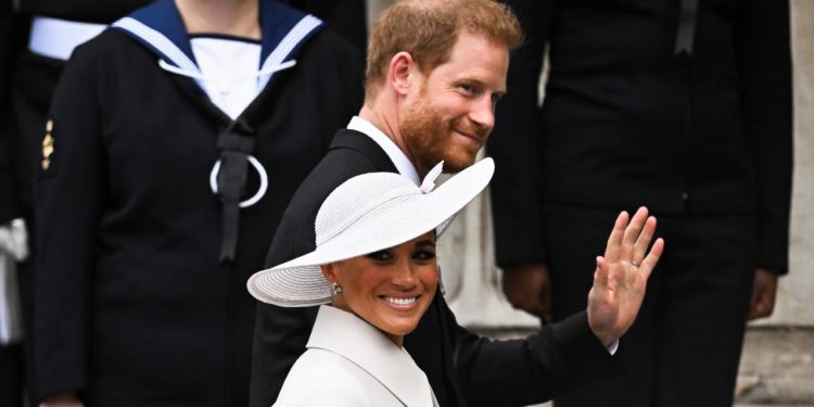 Kraliyetten Harry ve Meghan’a resmi sınır: Sade vatandaş muamelesi görecekler