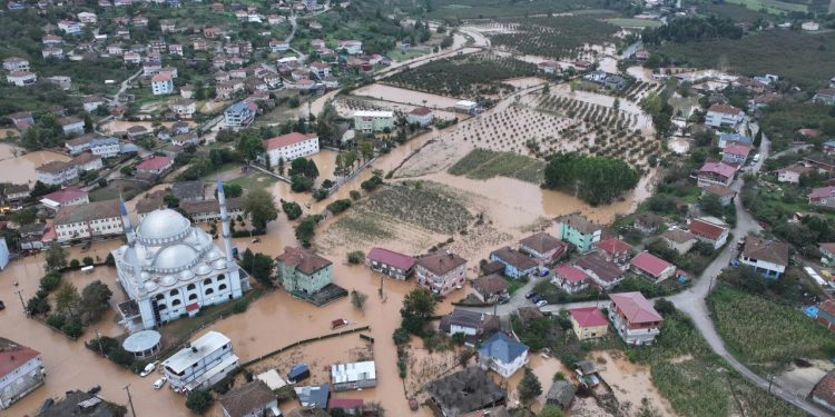 Sakarya’da sel nedeniyle bazı okullar tatil edildi