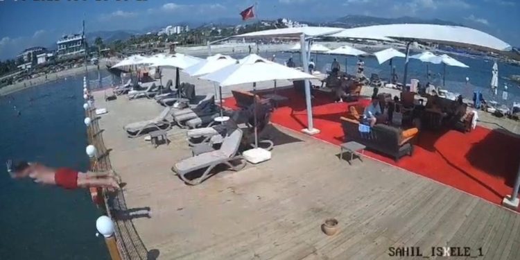 Alanya’da sığ suya balıklama atlayan kişi hayatını kaybetti