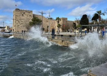 Sinop’ta kuvvetli rüzgar nedeniyle denize girilmemesi uyarısı