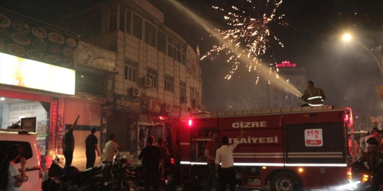 Şırnak’ta atılan havai fişekler nedeniyle yangın çıktı
