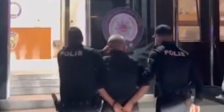 Kira anlaşmazlığında kiracısının iş yerine zarar verdi, gözaltına alındı