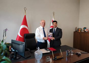 Azerbaycan’da yayınlanan “Kıbrıs’tan Dünyaya Haykıran Ses: Zorlu Töre” adlı kitap, Töre’ye takdim edildi