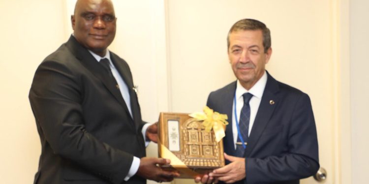 Ertuğruloğlu, Gambiya Dışişleri Bakanı Njie ile görüştü