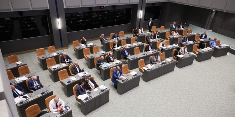 Güvenlik kamu görevlilerine ilişkin yasa tasarıları komiteye geri çekildi
