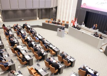 Meclis ‘karma oy’ için yarın yeniden olağanüstü toplanacak