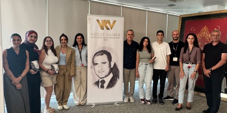 Vedat Kaner Vakfı burslu öğrencilerle buluştu