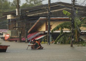 Tayland’ın başkenti Bangkok’ta sel 700 bin kişiyi etkiledi