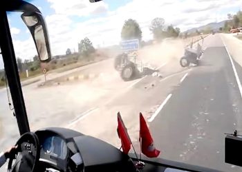Kastamonu’da otomobille çarpışan traktör ikiye ayrıldı: 3 yaralı