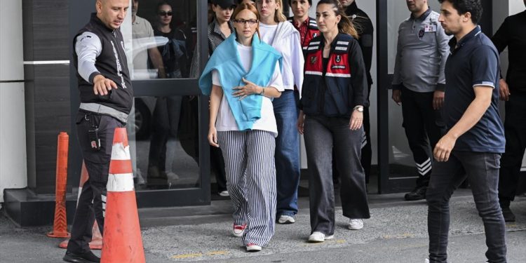 İstanbul’da ünlü isimlere “uyuşturucu” operasyonu: 21 şüpheli Adli Tıp’ta