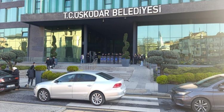 Üsküdar Belediyesine yönelik usulsüzlük soruşturmasında 3 şüpheliye tutuklandı