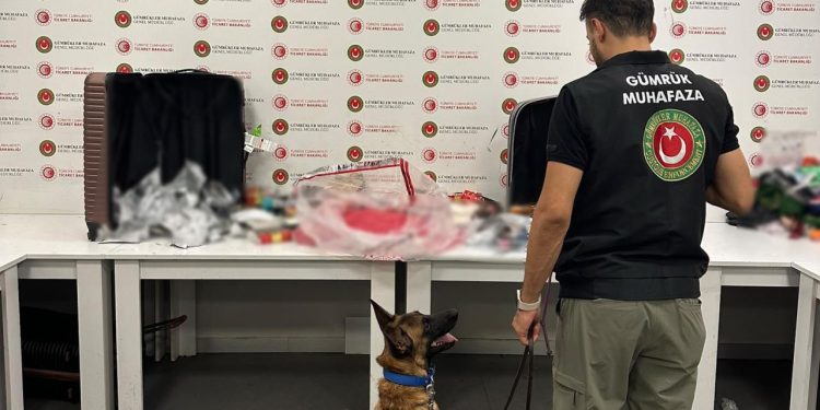 İstanbul Havalimanı’nda 20 kilogram uyuşturucu ele geçirildi