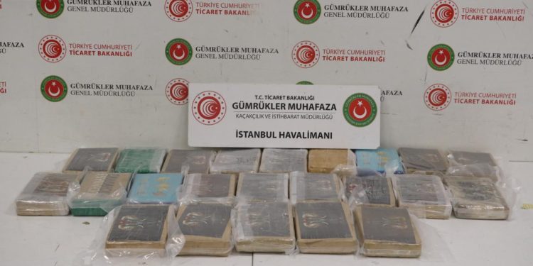 İstanbul Havalimanı’nda 25 kilogram uyuşturucu ele geçirildi