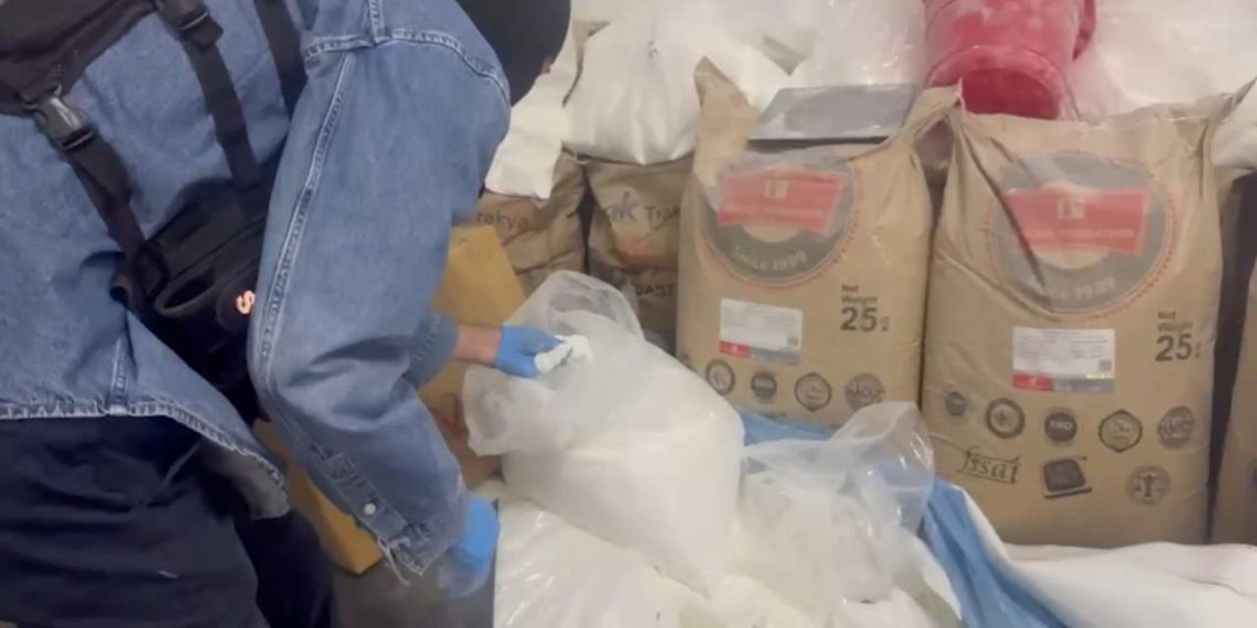 İstanbul’da zehir tacirlerine operasyon: 297 kilogram uyuşturucu ele geçirildi