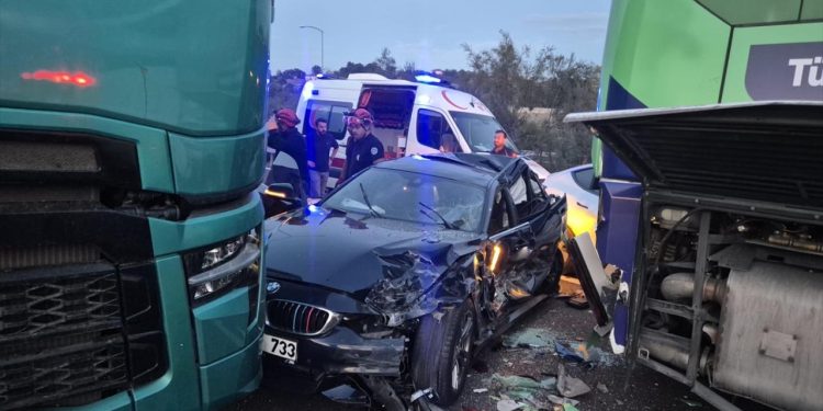 İstanbul-İzmir Otoyolu’nda zincirleme kaza