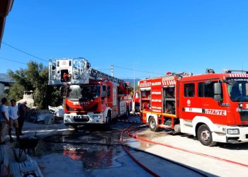 Balıkesir’deki yangında 5 iş yeri zarar gördü