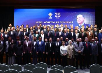 Farklı siyasi partilerden 136 kişi AK Parti’ye katıldı
