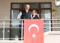 Belediyeden bayrak istediler, bir gecede bütün cadde bayraklarla donatıldı
