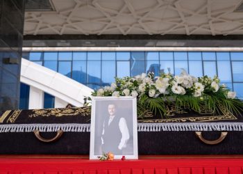 Şarkıcı Alpay son yolculuğuna uğurlandı
