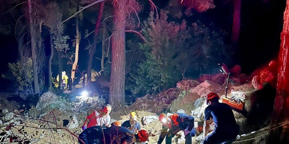 Antalya’da uçuruma devrilen araçtaki 2 kişi öldü, 4 kişi yaralandı