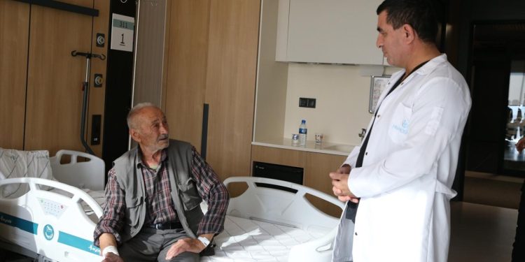 Su bile içemiyordu, 5,5 yıl sonra rahatça yemek yedi