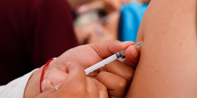 Dünyanın ilk kanser aşısı melanomun nüksetme veya ölüm riskini yüzde 42 azalttı