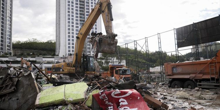 İstanbul Valisi Gül: 3 bin ev ve iş yeri zarar gördü