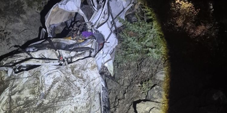 Çankırı’da otomobil uçuruma yuvarlandı: 4 ölü, 1 yaralı