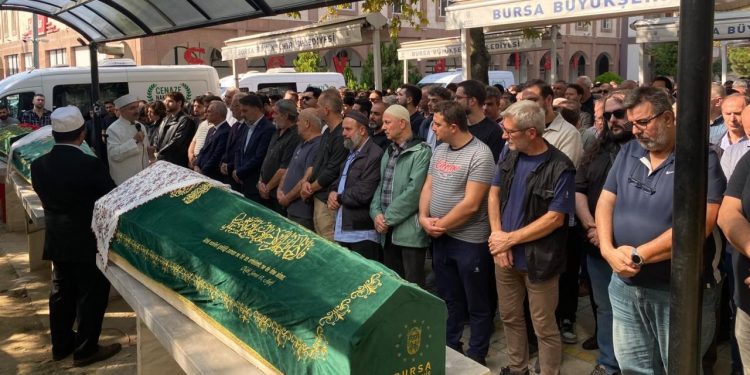 Manisa’daki kazada hayatını kaybeden 10 kişinin cenazesi Bursa’da defnedildi