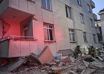 İstanbul’da çöken binayla ilgili 2 müfettiş görevlendirildi