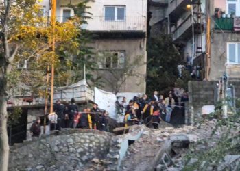 Zonguldak’ta bina çöktü: Enkazda kalan 2 kişiden 1’i kurtarıldı