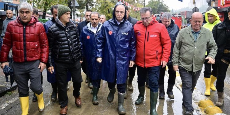 İstanbul Valisi Gül: Yaklaşık 2 bin 500 civarında hemşehrimiz kurtarıldı