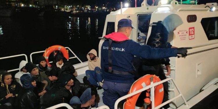 Muğla açıklarında 36 düzensiz göçmen kurtarıldı