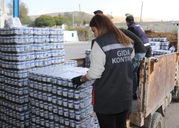 Van’da son kullanma tarihi geçen 860 koli ayran imha edildi